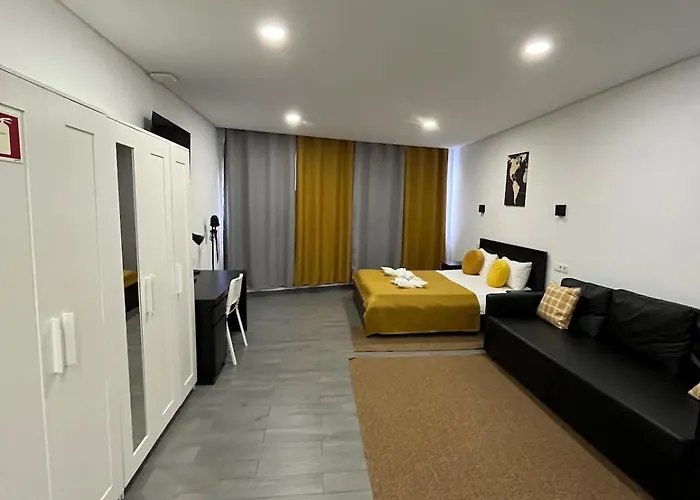 Almada Downtown 102 דירה