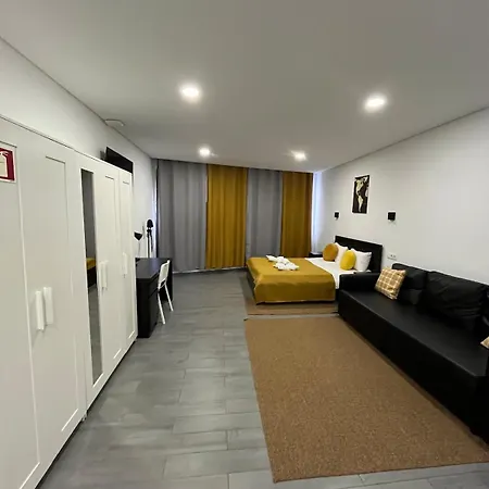 Almada Downtown 102 Apartman